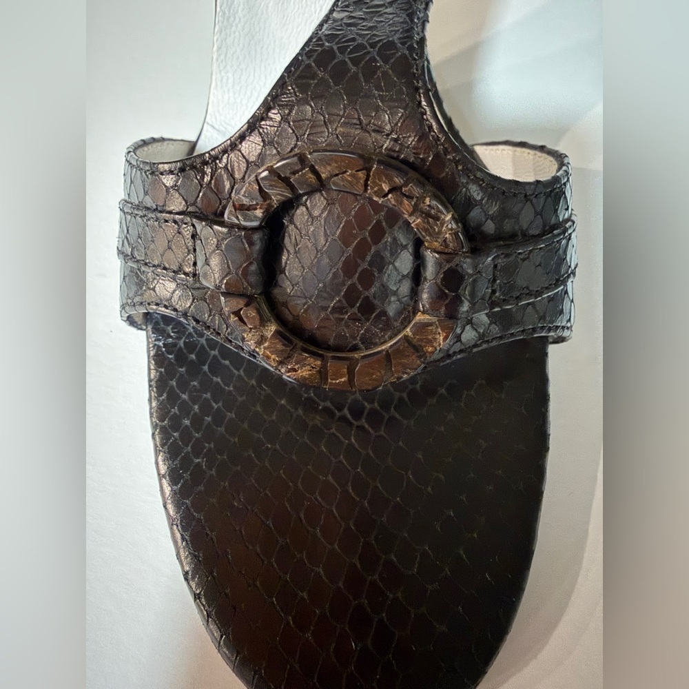 Worn Fratelli Rossetti Black Textured heels. - Picture 2 of 8